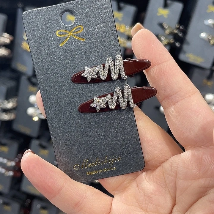 皮质铁合金红色m夹子