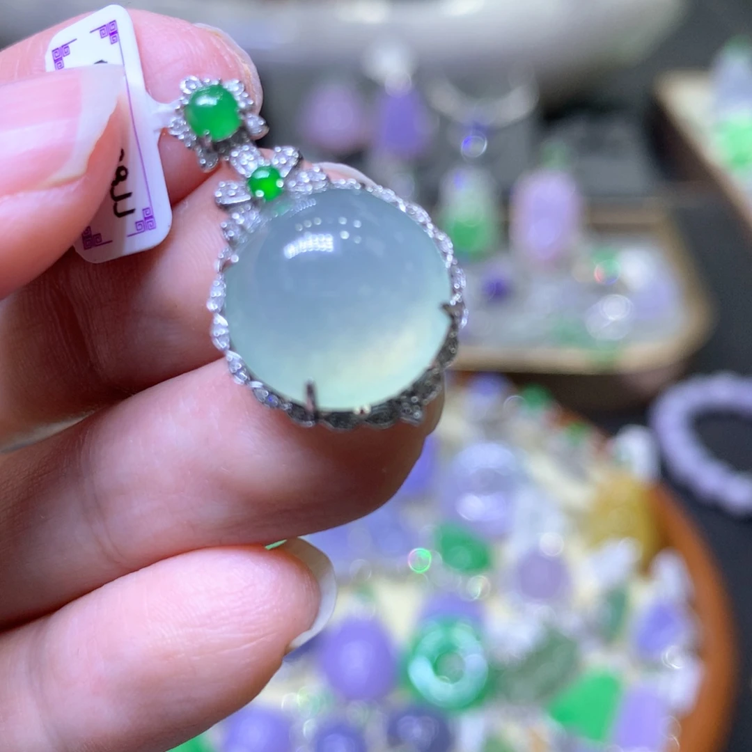 【闪购商品】翡翠颈饰18K金镶嵌翡翠吊坠项链