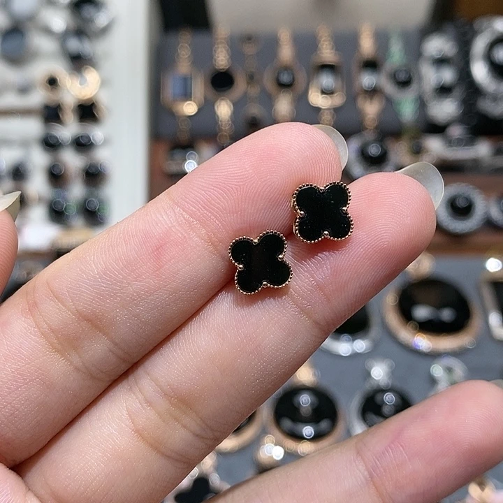 翡翠18K金镶嵌耳钉小草