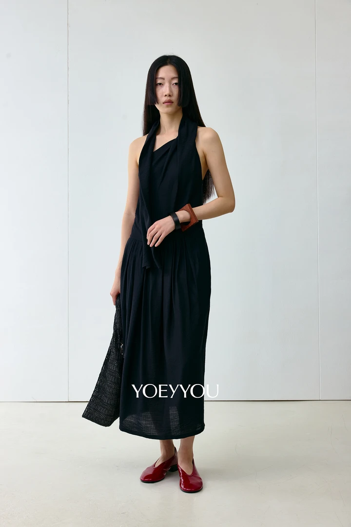 YOEYYOU绕脖飘带结构连衣裙2025夏季新品设计师款独特茧型背心裙