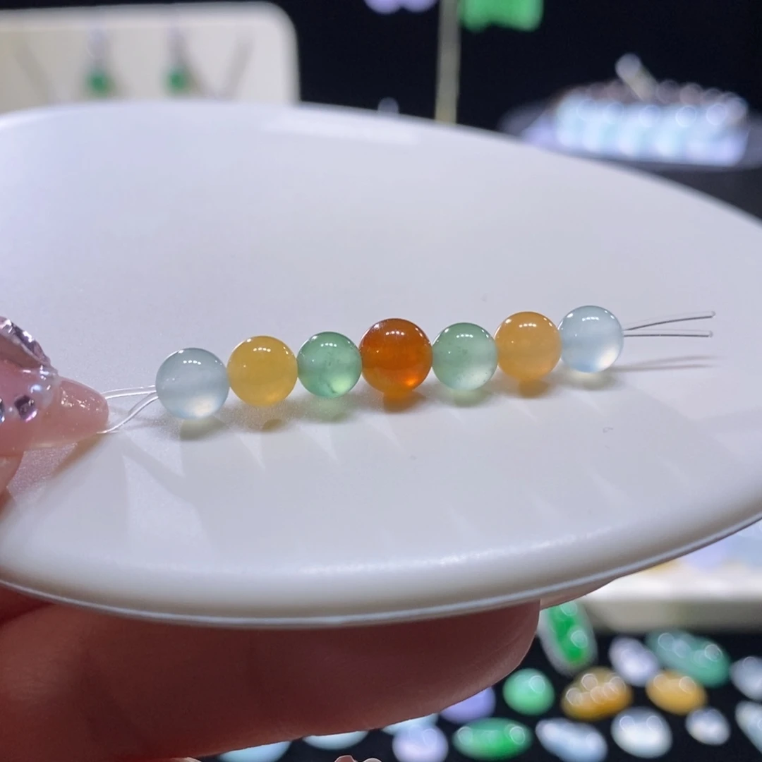 翡翠未镶嵌颈饰翡翠糖果色系搭配