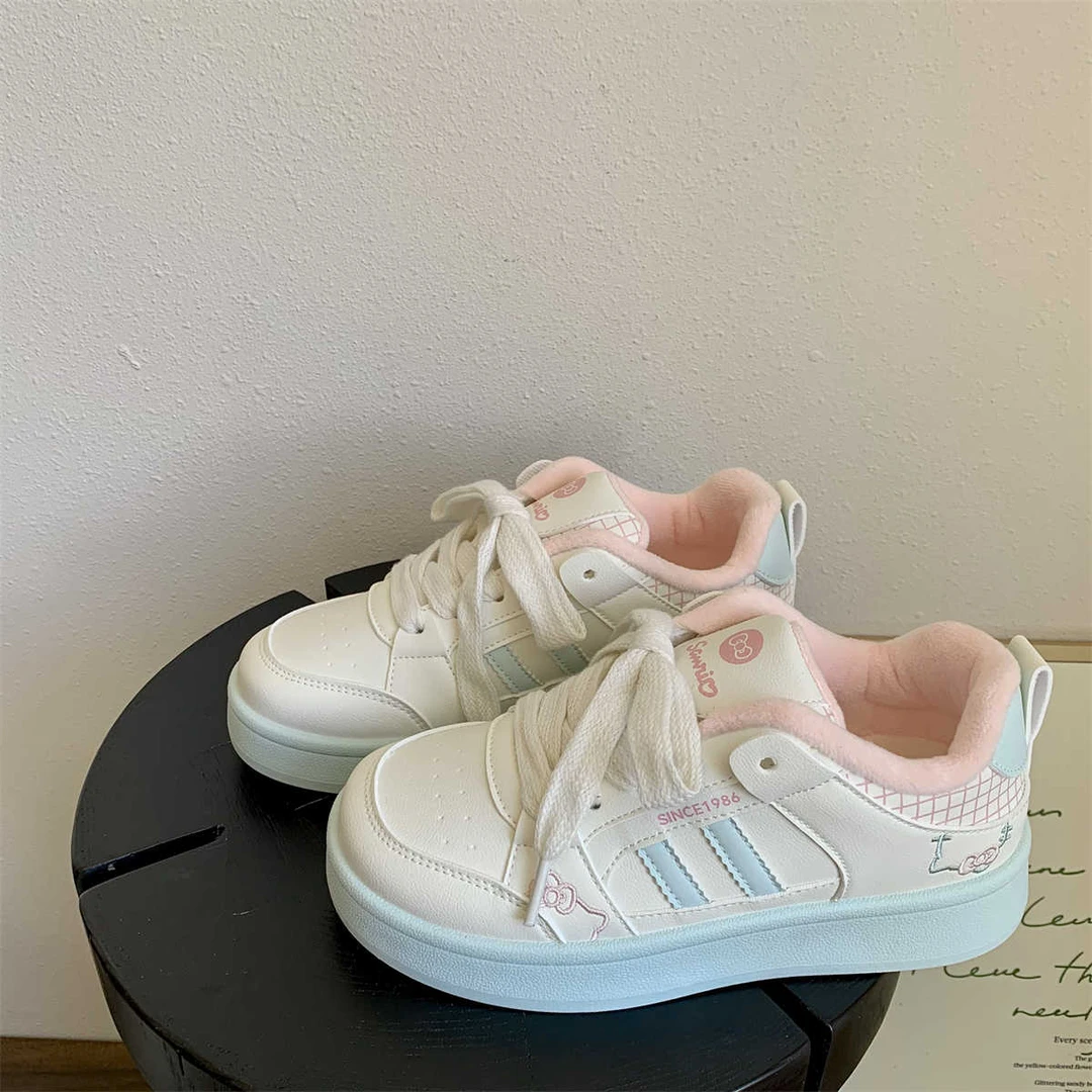 卡通KT猫可爱小众加绒保暖休闲小白鞋2025冬季爆款甜美百搭板鞋女