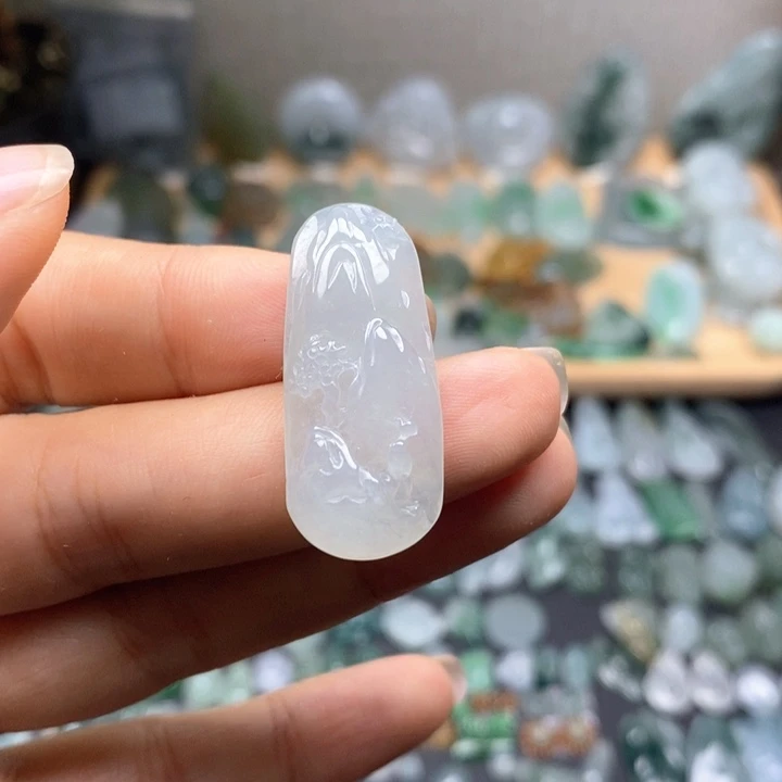 翡翠未镶嵌颈饰山水牌