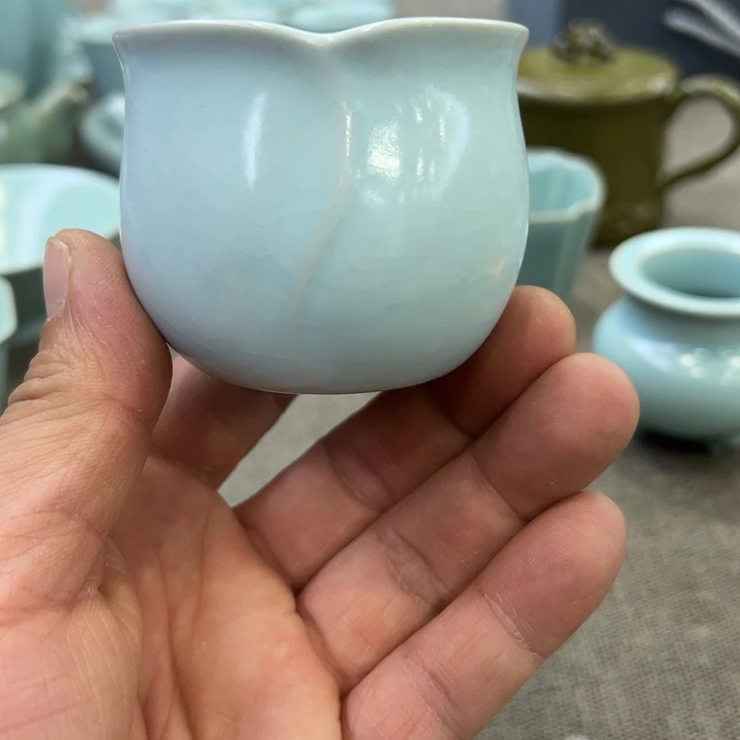 瓷片仿古月白百何杯一级