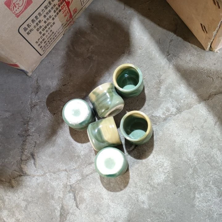 摆件盘子碗茶壶啥都有