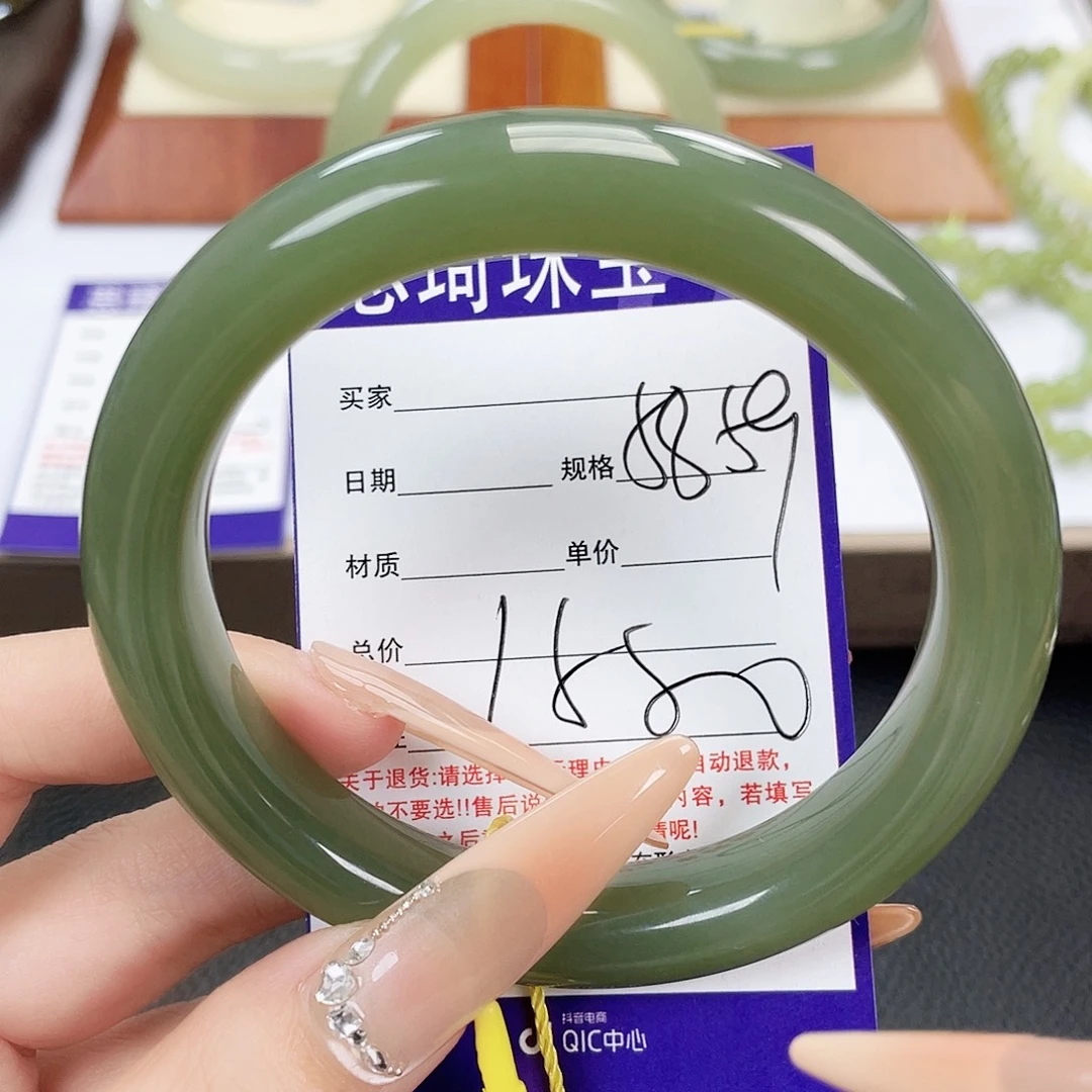 和田玉未镶嵌手镯