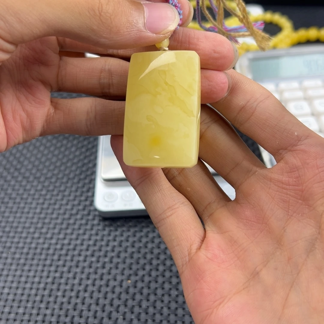琥珀颈饰未镶嵌无