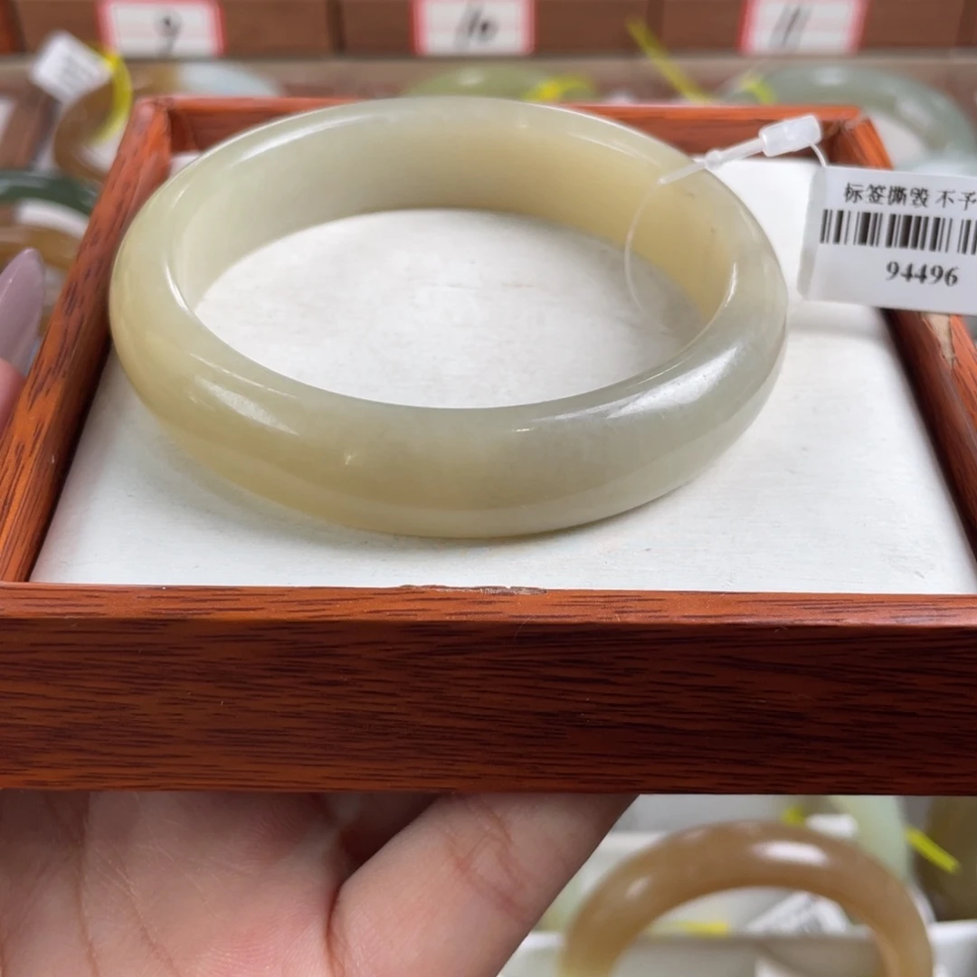 【闪购商品】和田玉手镯未镶嵌59