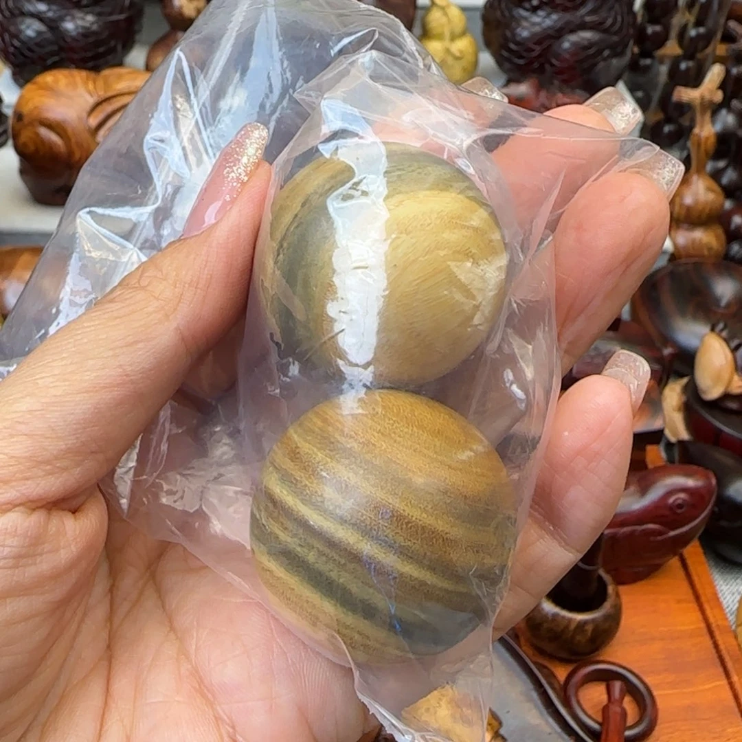 小***宸木绿檀木雕刻圆球一对