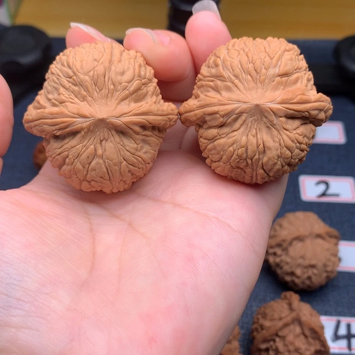 泉***然文玩核桃把件44全秀球