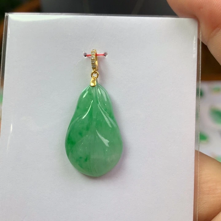 颈饰18K金镶嵌翡翠翡翠吊坠