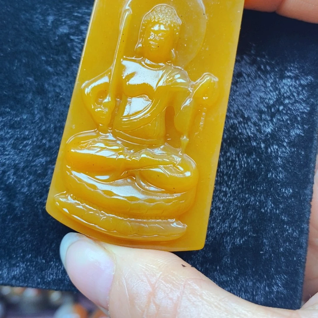 未镶嵌石英质玉（黄龙玉）颈饰