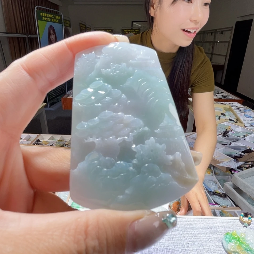 翡翠未镶嵌颈饰一