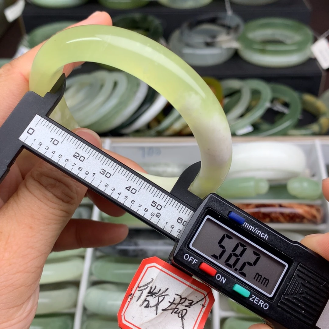 蛇纹石玉未镶嵌手镯683