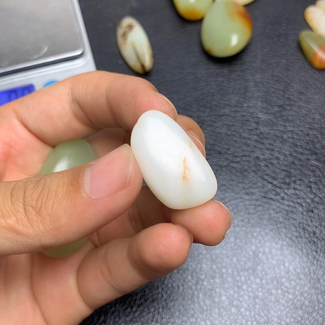 王***）和田玉未镶嵌摆件
