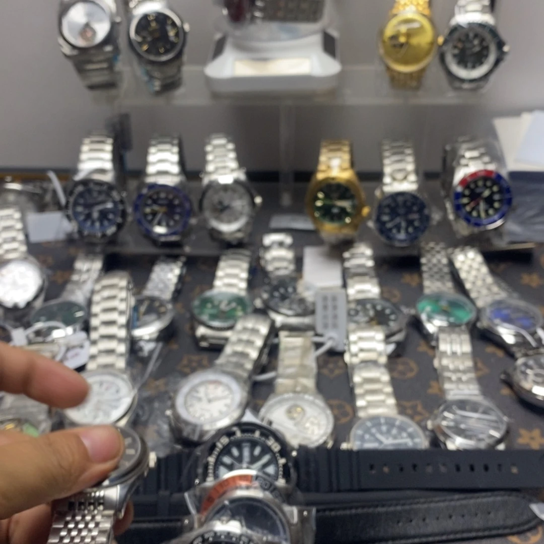 自动机械机芯锻造碳钢全自动机械手表一只