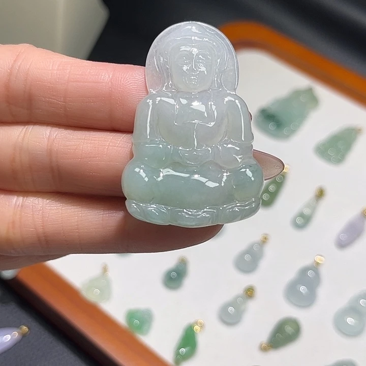 翡翠未镶嵌颈饰观音