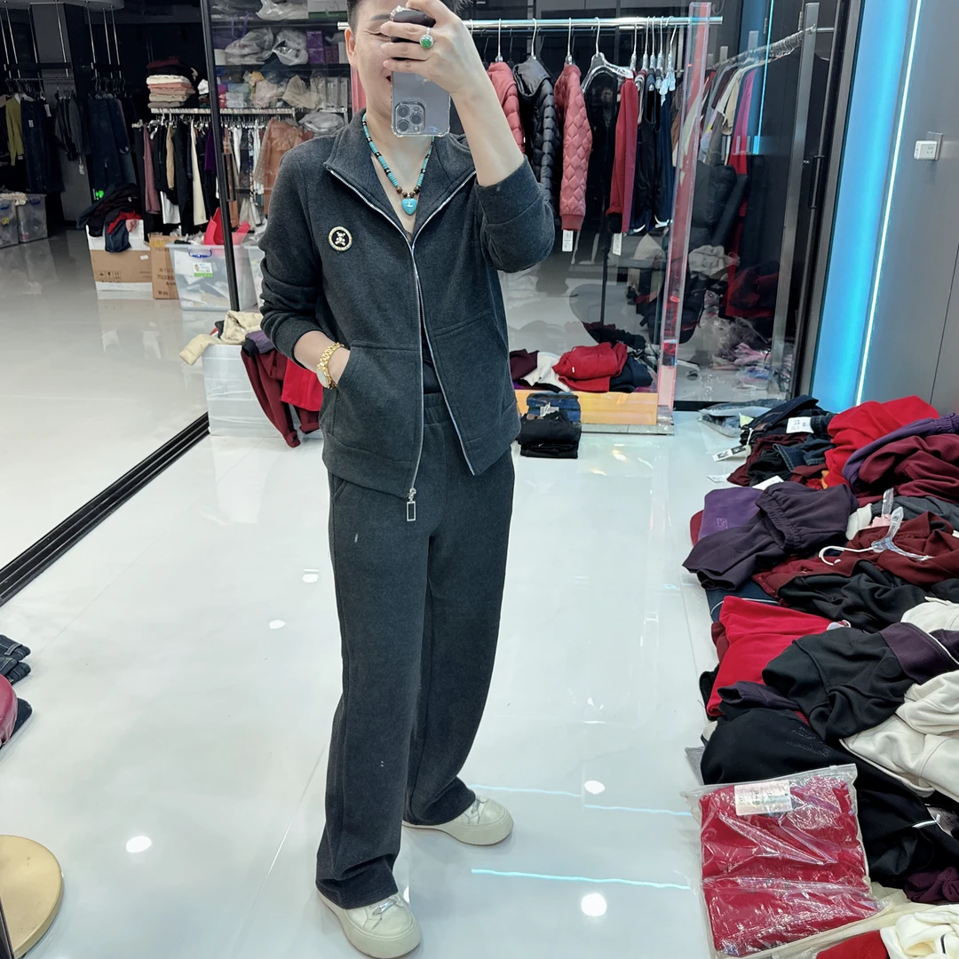 优质品牌拉链3色薄绒小熊标超显瘦套装1133美丽