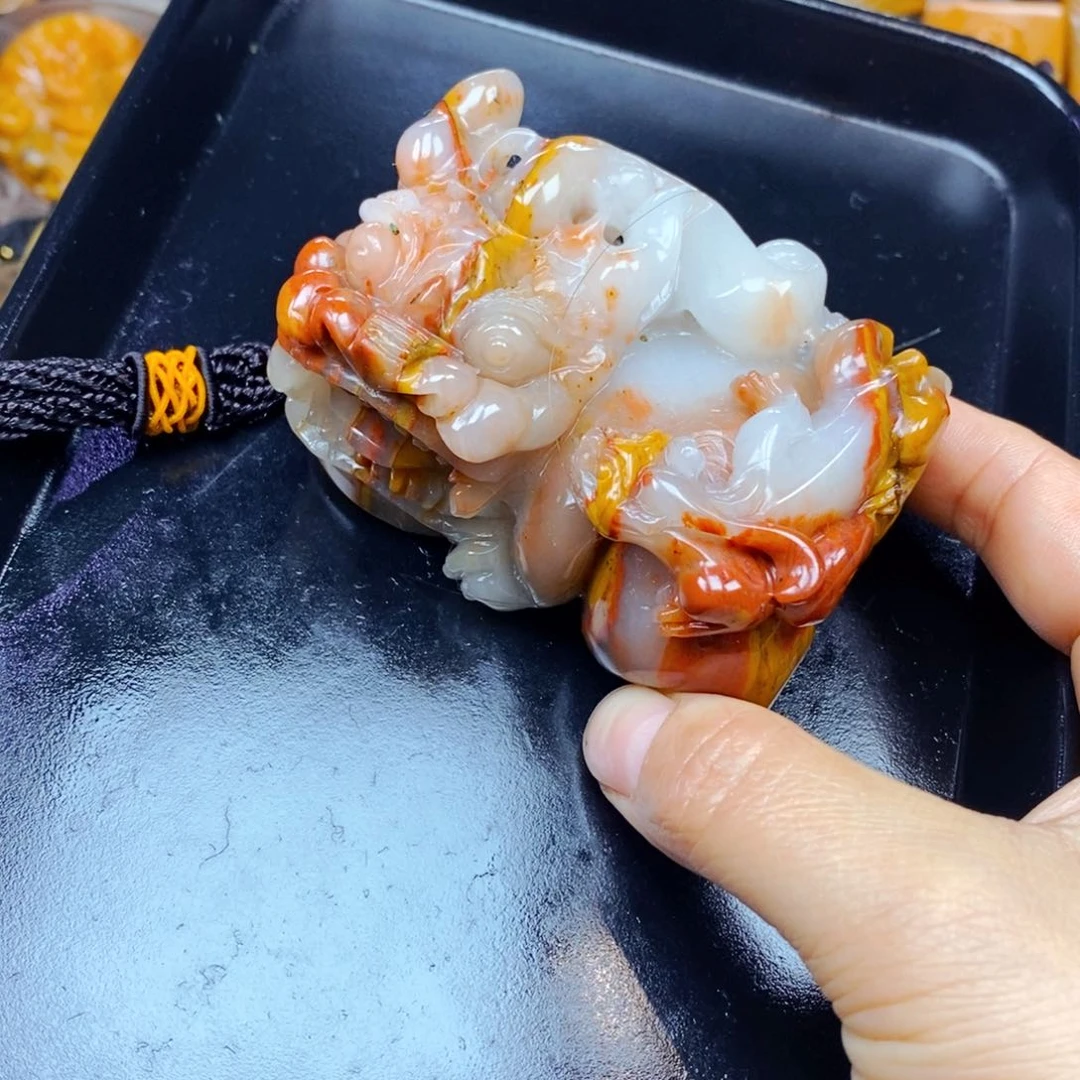 石英质玉（黄龙玉）未镶嵌颈饰