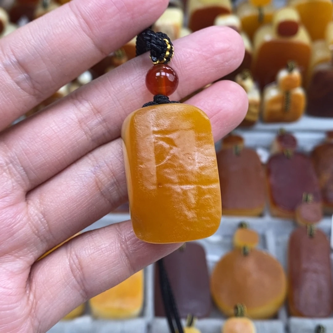 蜜蜡未镶嵌珠宝奇石