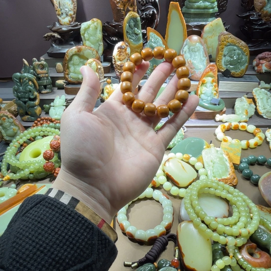 透闪石质玉未镶嵌珠宝奇石