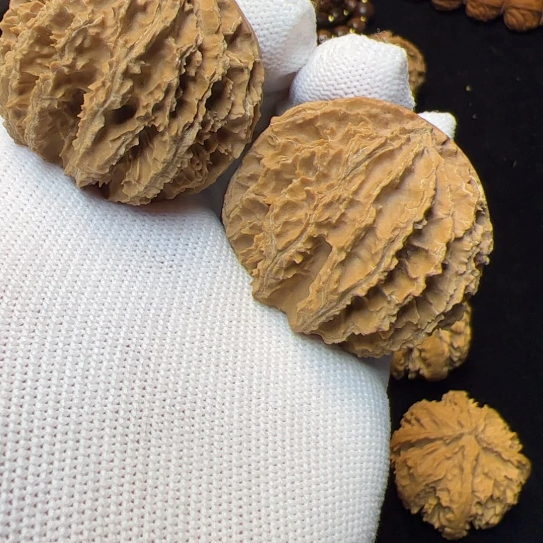 文玩核桃把件秦岭野生文玩核桃