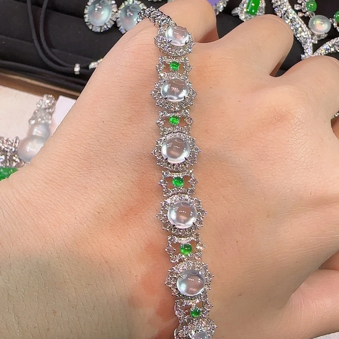 翡翠18K金镶嵌戒指