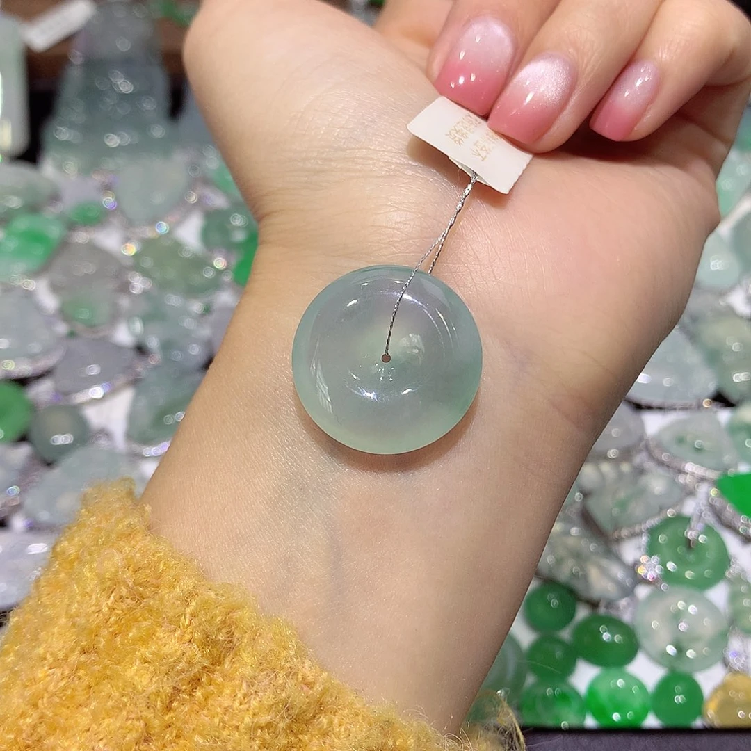 翡翠未镶嵌颈饰豆