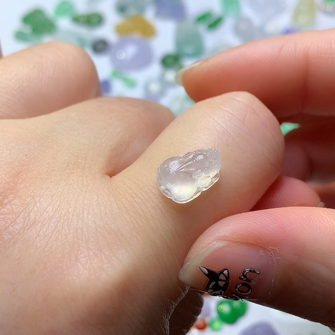 翡翠未镶嵌颈饰皮休