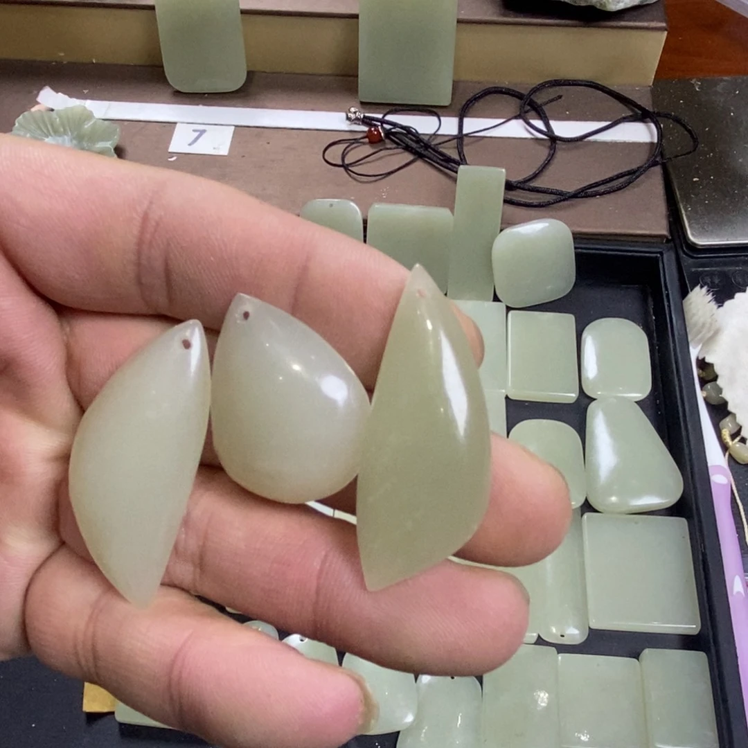 颈饰未镶嵌和田玉阿*016