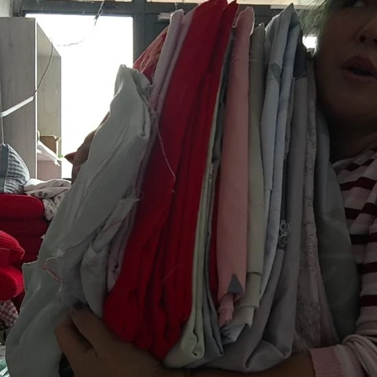 棉棉布头在1米34左右。黑衣发两个。个别带点小吃品。