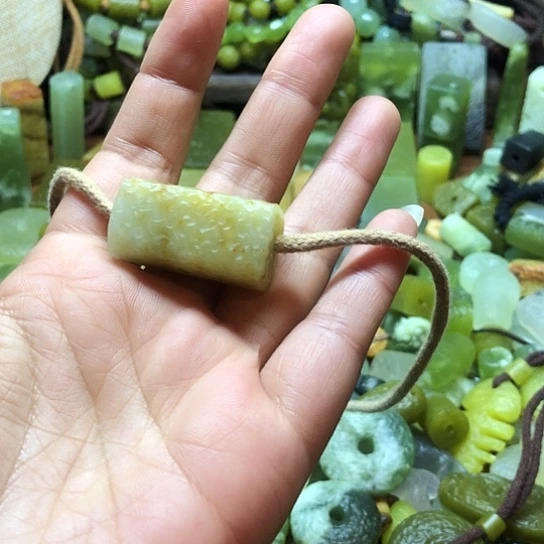 未镶嵌岫玉吊坠A****亲