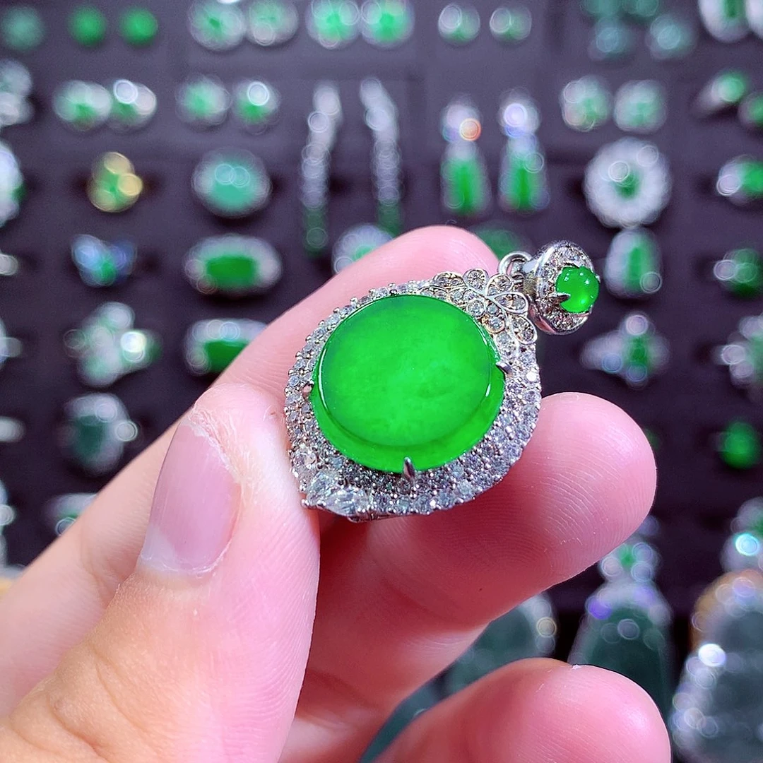 颈饰未镶嵌翡翠天然