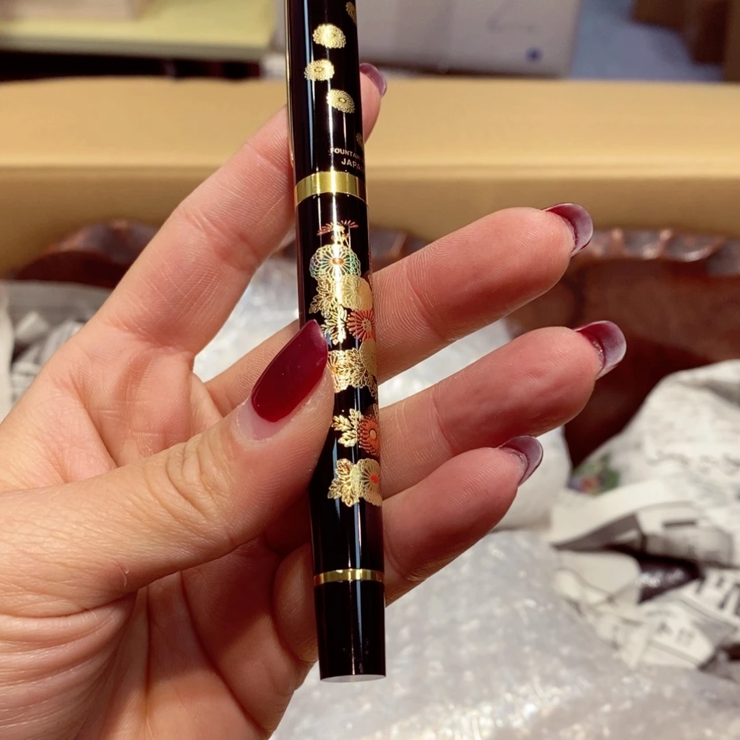 如图所示 观兰器物走*去