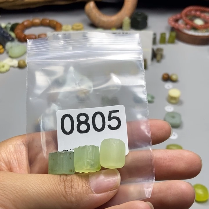 用***9未镶嵌蛇纹石玉颈饰