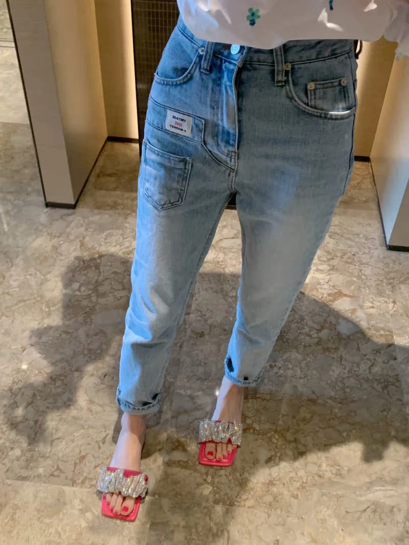 张静芝 时尚标签多口袋直筒裤显瘦百搭浅色牛仔裤