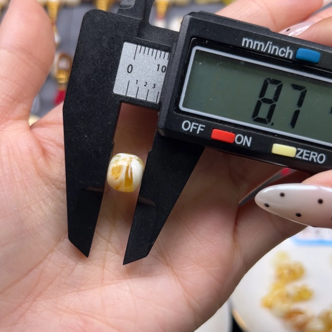 琥珀未镶嵌裸石9.7x8.7mm