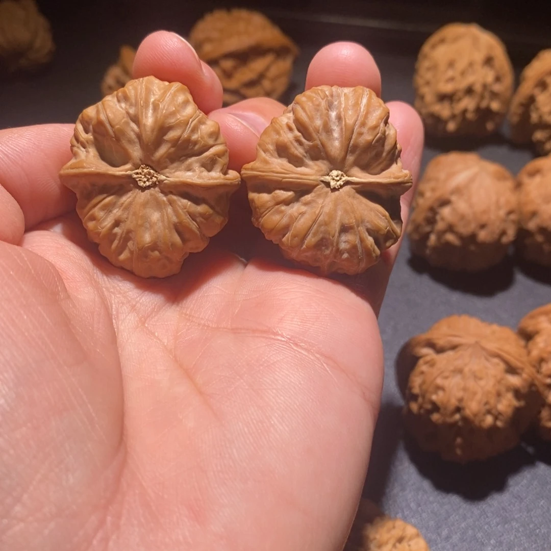 文玩核桃吊坠噼****m闷头沟元宝