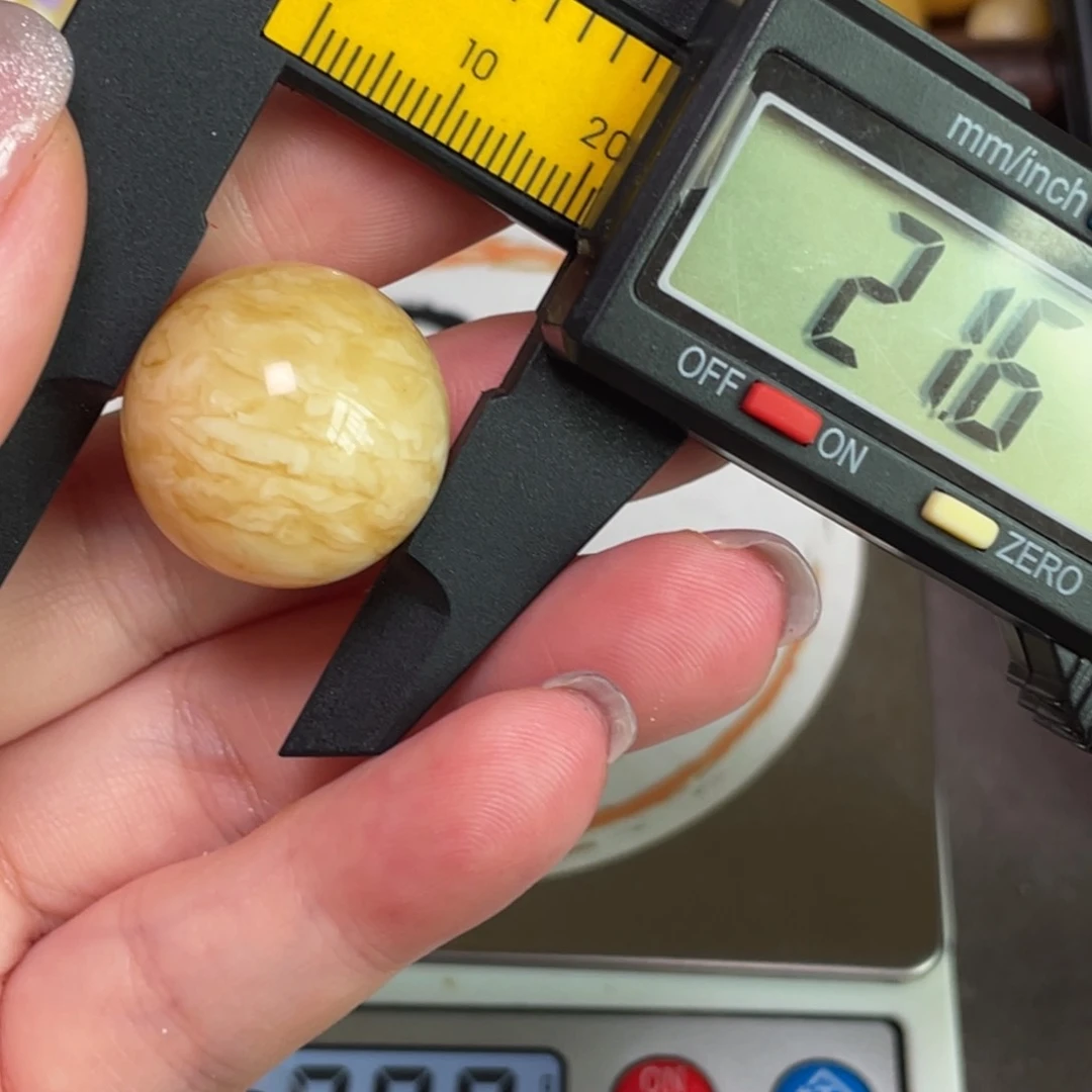未镶嵌琥珀裸石微瑕109