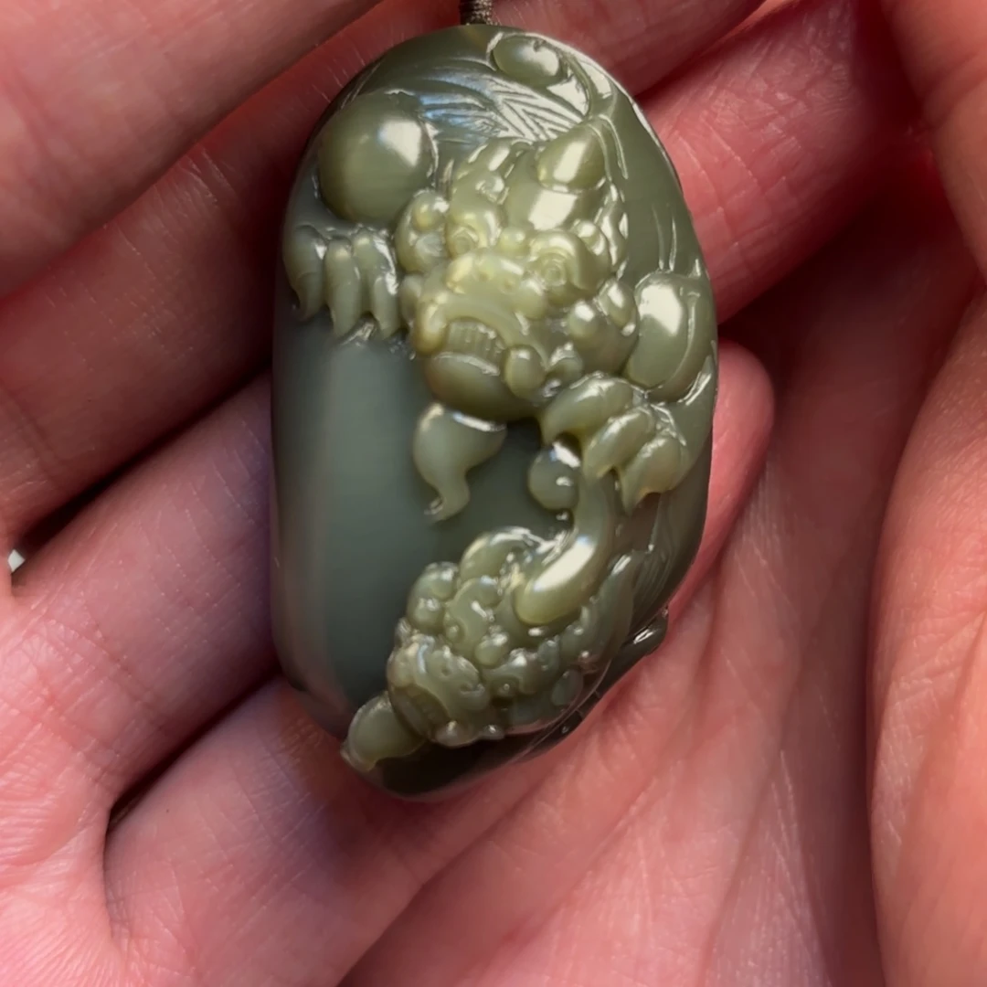 和田玉颈饰未镶嵌不**巴