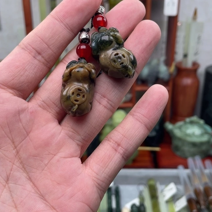 未镶嵌岫玉四大名玉挂件