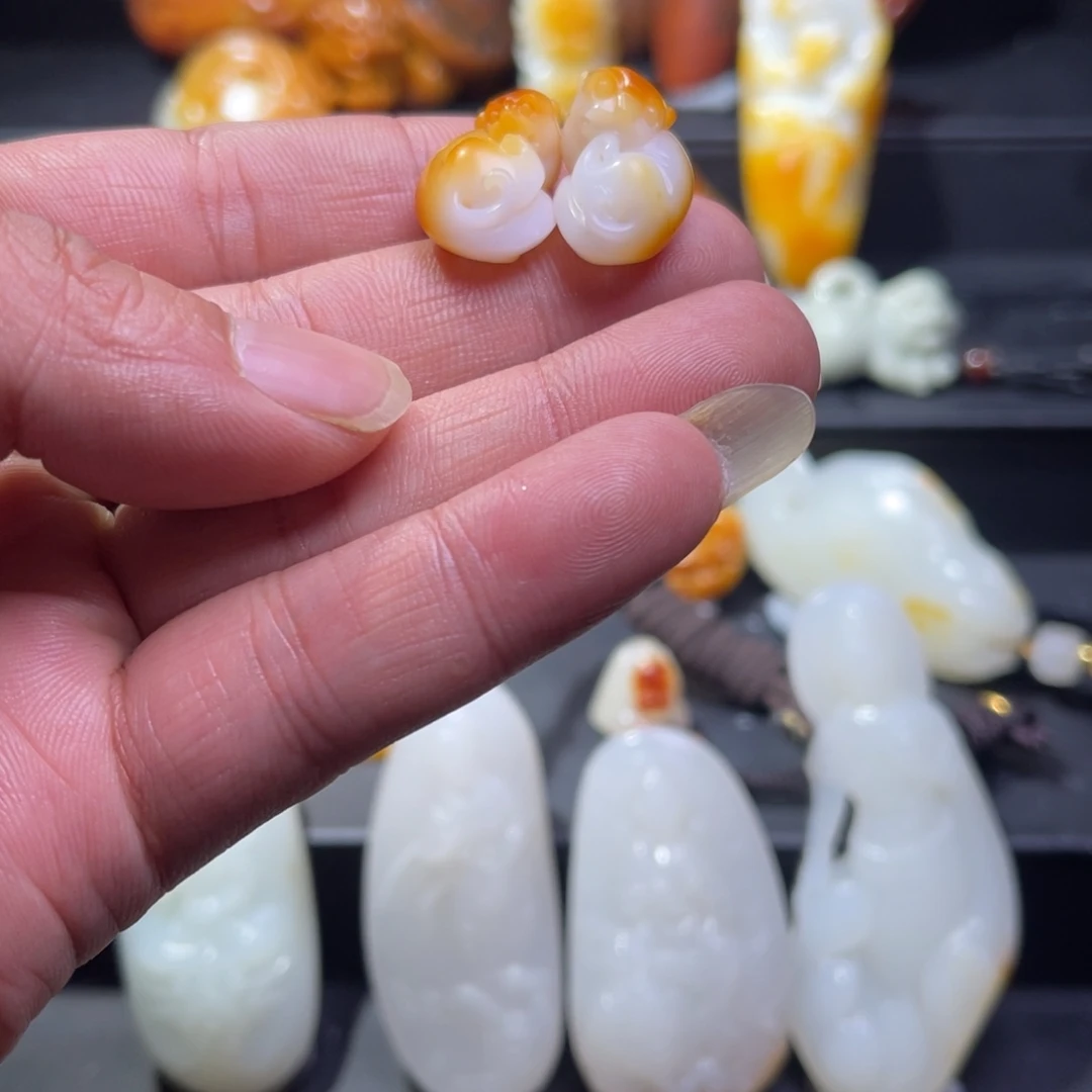 冷***霜和田玉未镶嵌车挂