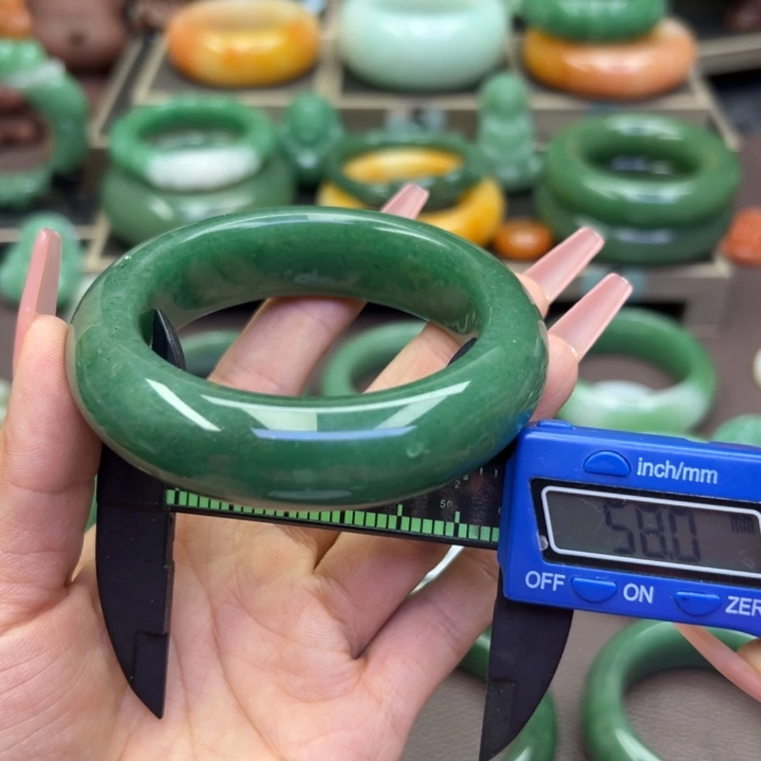 未镶嵌手镯石英岩玉