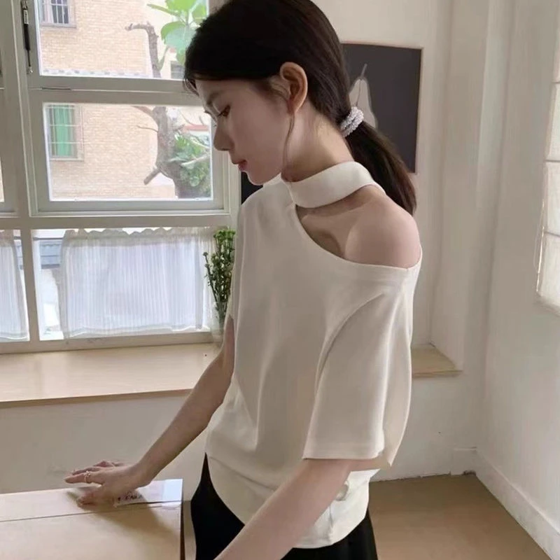 斜肩露肩挂脖短袖恤女2025新款爆款夏季宽松显瘦独特绝美小上衣