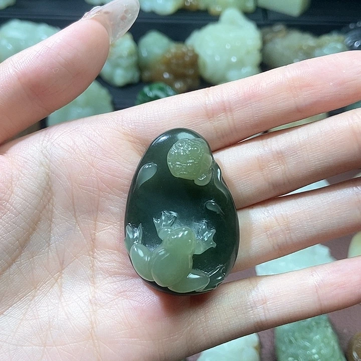 颈饰未镶嵌和田玉辰*