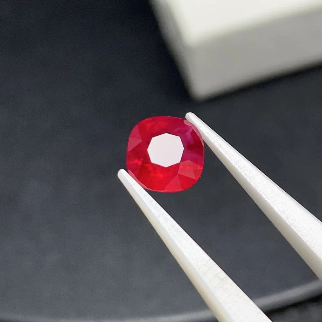 1.37克拉缅甸鸽血红宝石裸石颜色艳丽均匀6.74*6.53*3.68附CGRL证