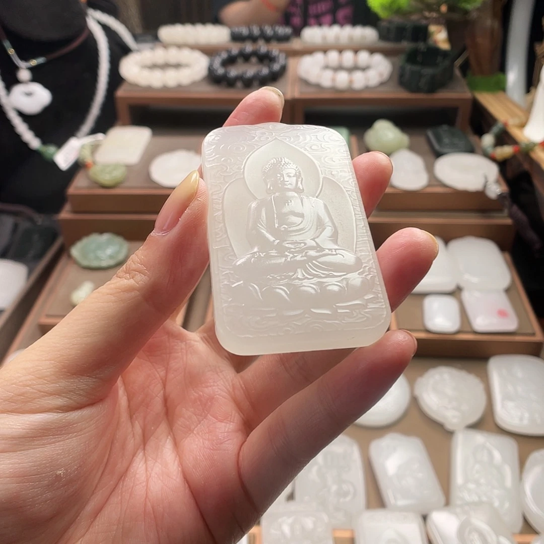 邱***白石英质玉（金丝玉）未镶嵌颈饰