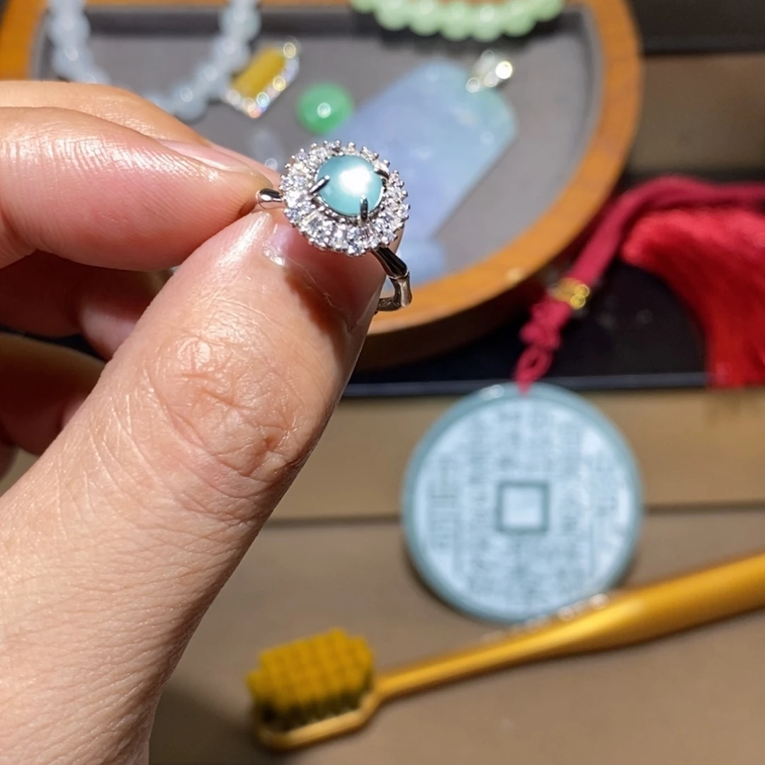颈饰未镶嵌翡翠戒指