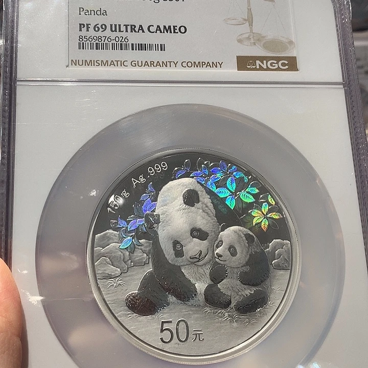 纯银2024年熊猫银币69分