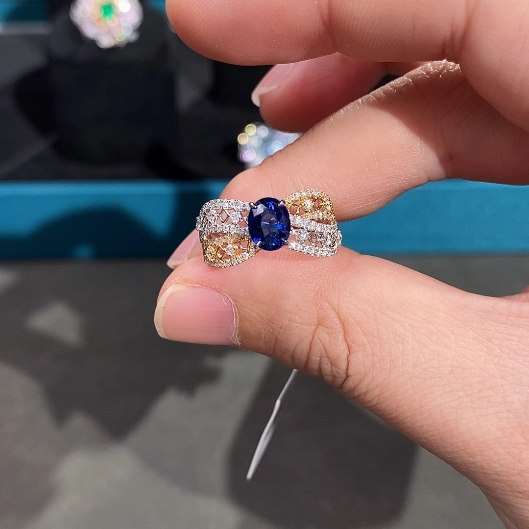 18K金镶嵌蓝宝石戒指吉尔德皇家蓝1.57ct